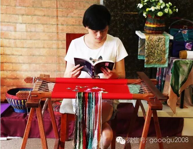 繡娘學(xué)習(xí)蘇繡