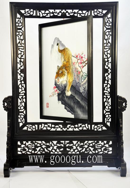 蘇繡老虎圖案、精品繡工，虎的形象刻畫(huà)的栩栩如生！